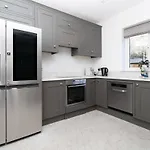 Spacious London Haven For Family And Friends