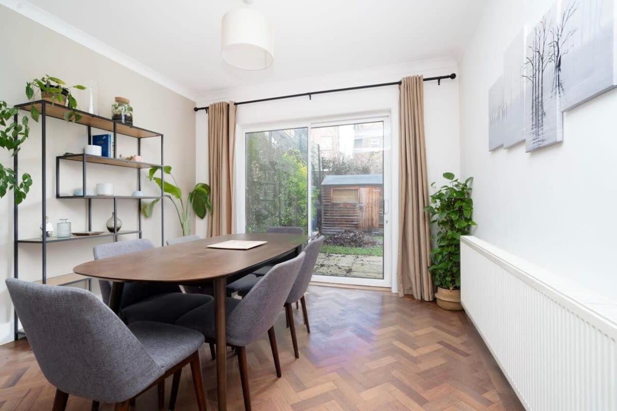 Spacious Haven For Family And Friends Ferienhaus *