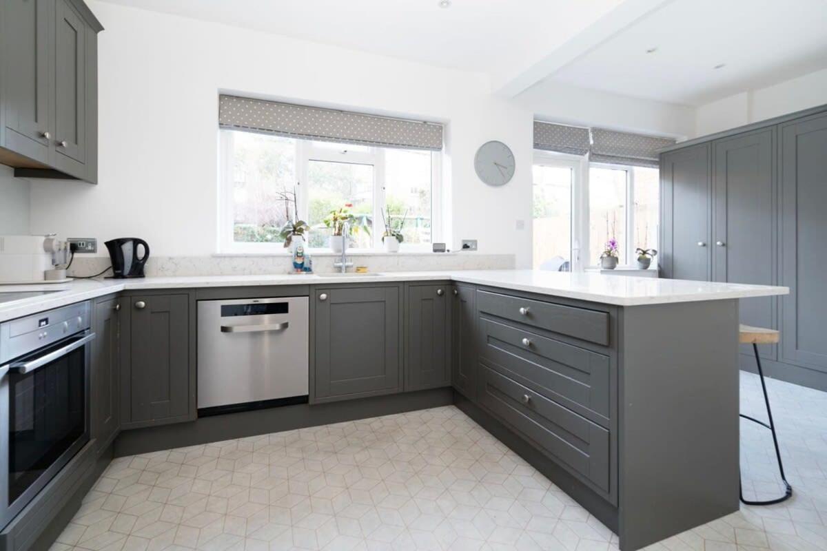 Spacious Haven For Family And Friends Londra