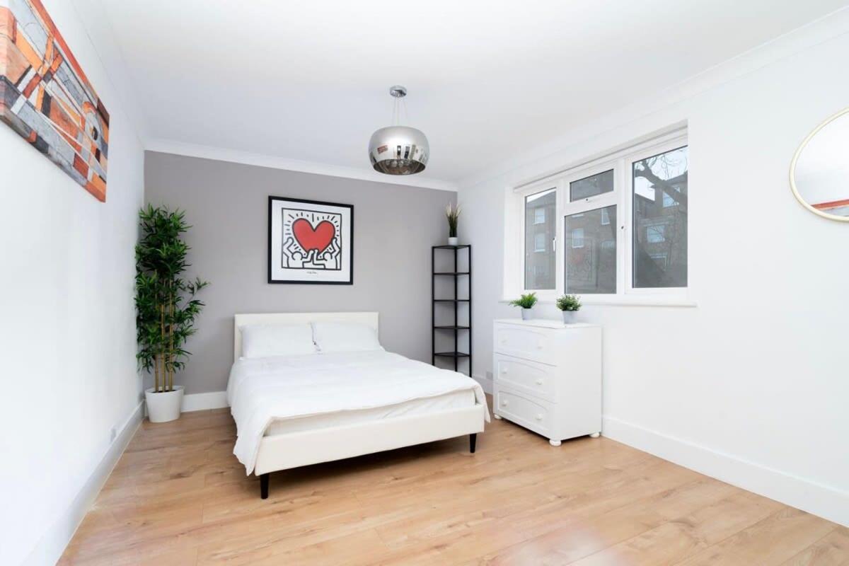 Spacious Haven For Family And Friends Ferienhaus London